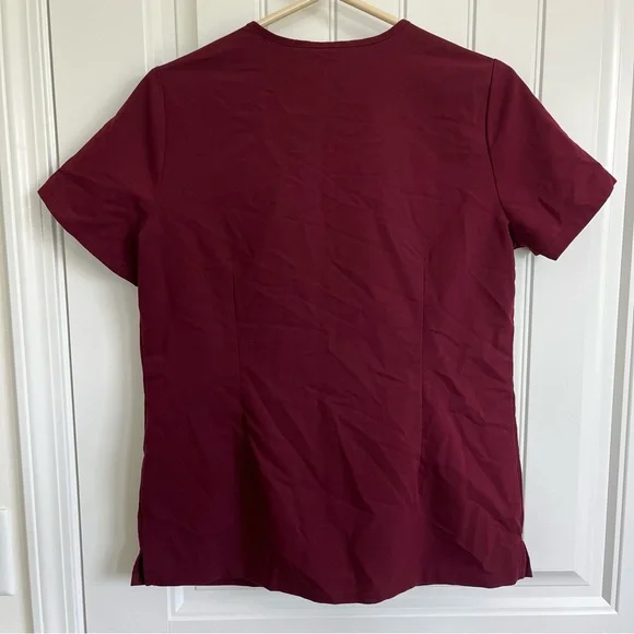 Figs Women’s Casma‎ 3 Pocket Scrub Top Burgundy Small Nursing healthcare - Picture 3 of 5
